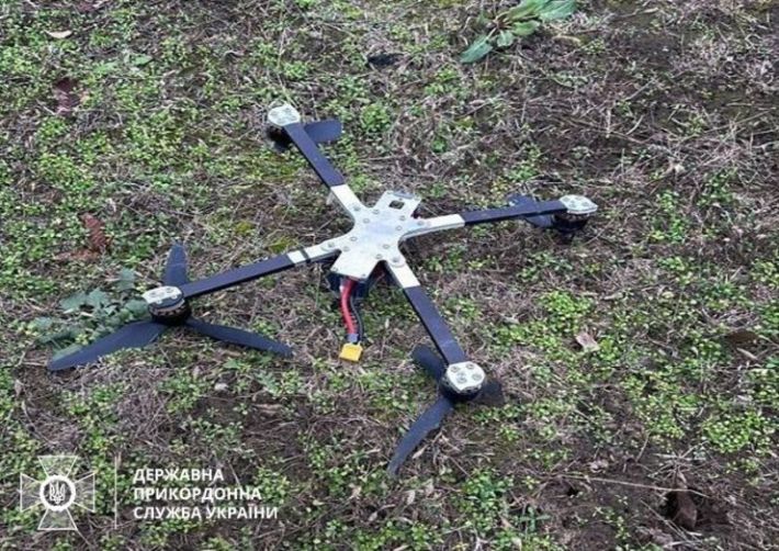 На Запорожском направлении пограничники сбили три дрона-"растеряшки" оккупантов (фото)
