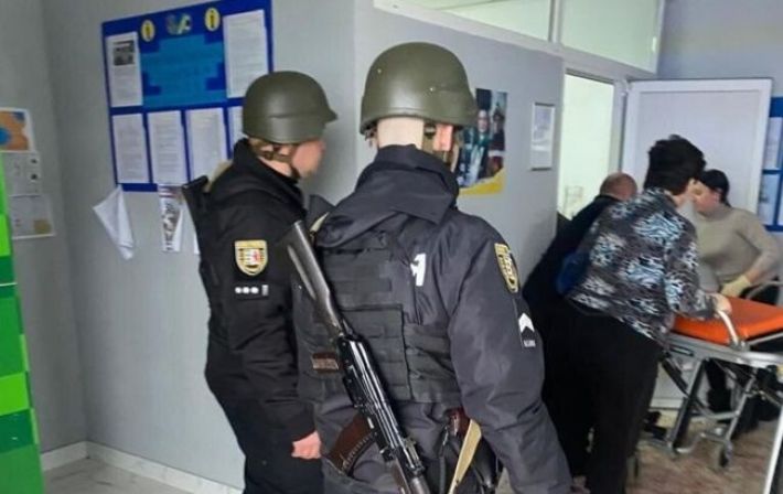 Депутат-подрывник и 26 потерпевших: что известно о взрывах гранат в сельсовете на Закарпатье