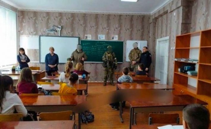 В Мелитополе оккупанты придумали новый способ выявления "неблагонадежных" родителей в школах (фото)