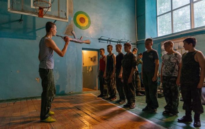 В Крыму начали готовить из военных преступников учителей для мелитопольских школ