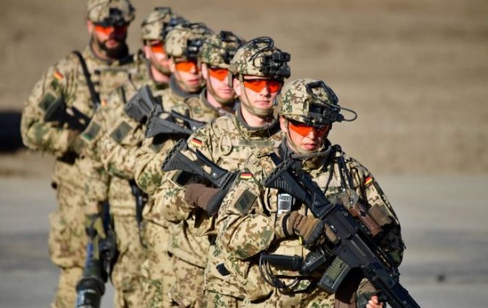 Министр обороны Германии призвал к обязательному призыву в армию: в чем причина