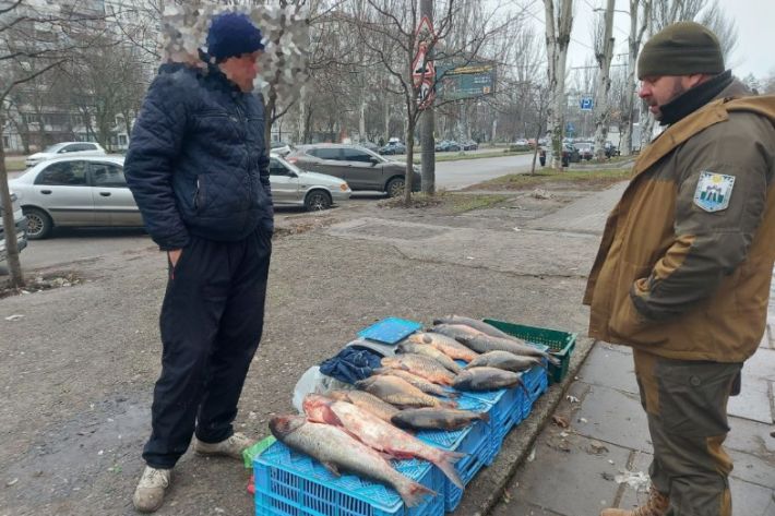 В Запорожье - вспышка ботулизма, инспекторы проверяют места продажи рыбы (фото)