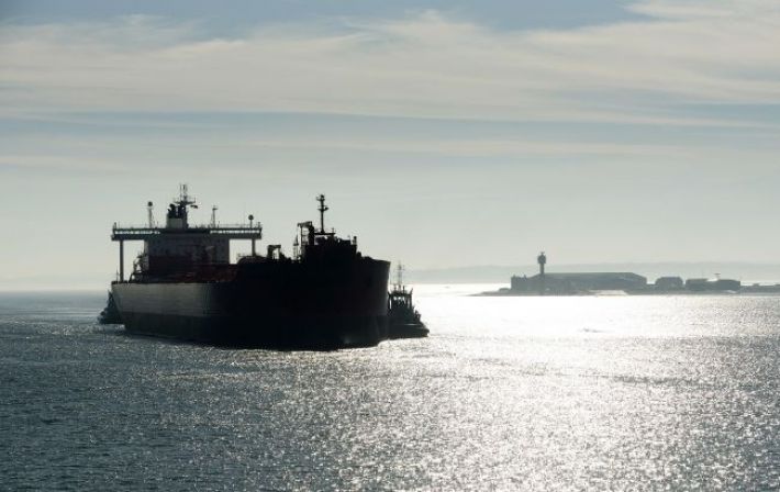 После санкций США танкеры с российской нефтью застряли по пути в Индию
