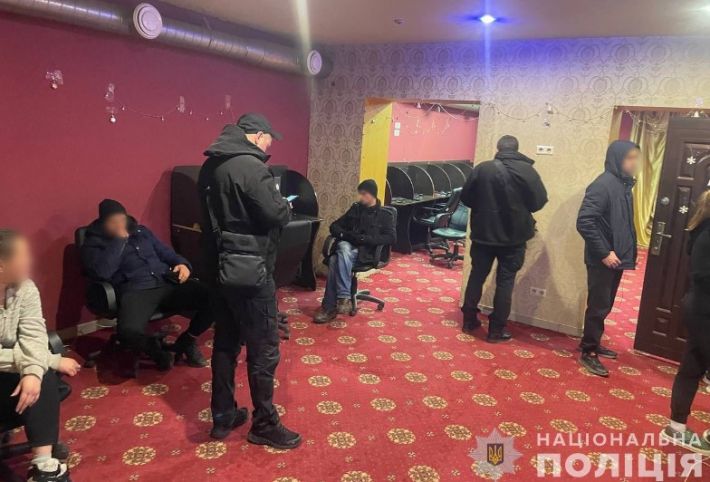 В Запорожье полиция пресекла деятельность нелегального казино (фото)