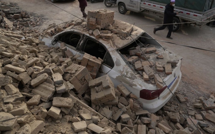 Землетрясение в Китае: количество жертв растет, а мороз мешает разыскивать людей под завалами