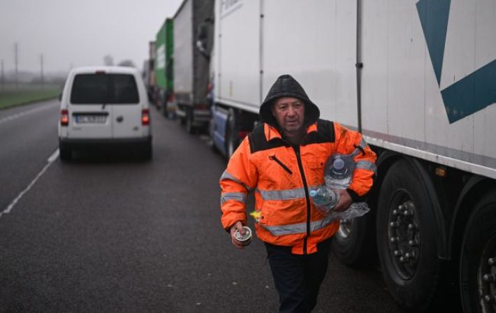 Польша блокирует три пункта пропуска, там в очереди более 3400 грузовиков, - ГНСУ