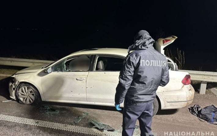 Мужчина в балаклаве расстрелял из автомата автомобиль на Днепропетровщине: водитель погиб (фото)