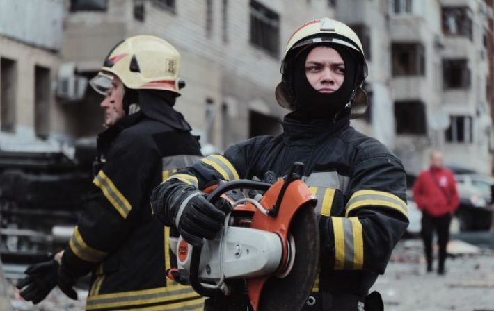 Массированный обстрел Украины: в четырех городах горят многоэтажки