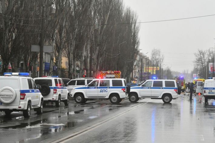 В Мелитополе оккупанты перекрыли дорогу возле водно-спортивного комплекса - ищут взрывчатку