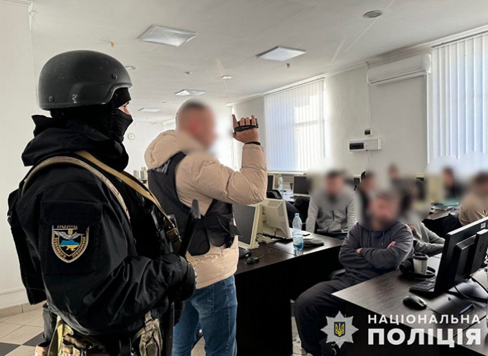 В Запорожье правоохранители провели обыски по делу о деятельности сети мошеннических колл-центров