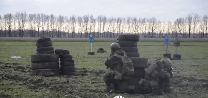 Бегут, стреляют, падают - в сети показали эстафеты Мелитопольского батальона (фото)