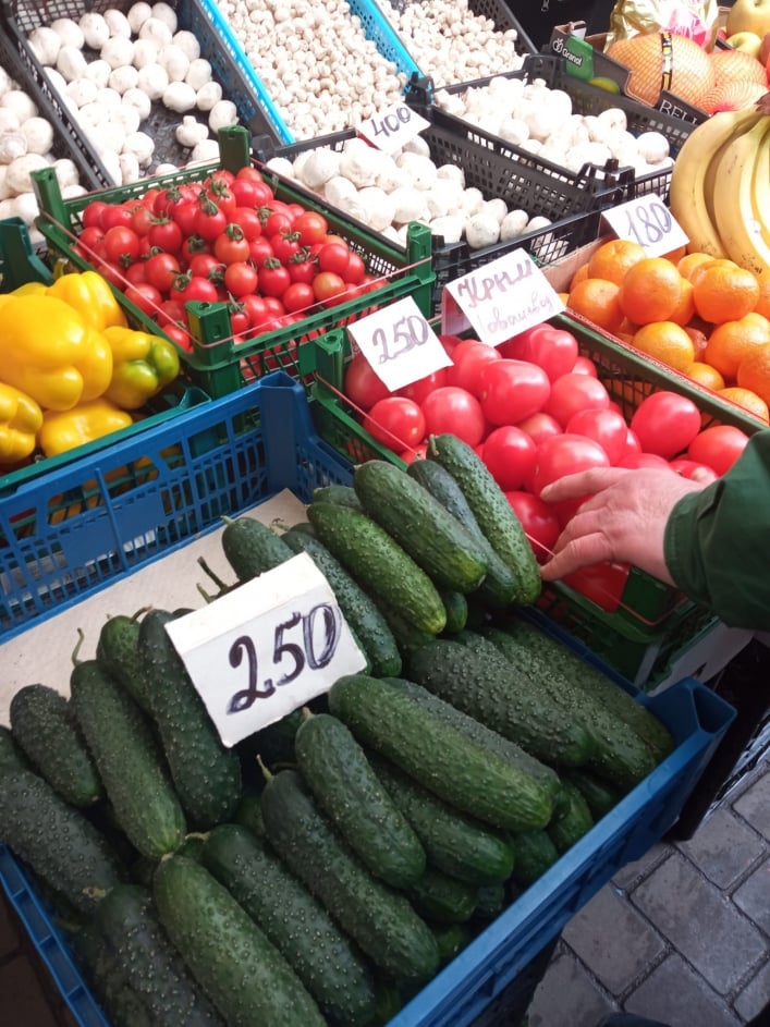 В сети сравнили цены на продукты в Москве и Мелитополе (фото)