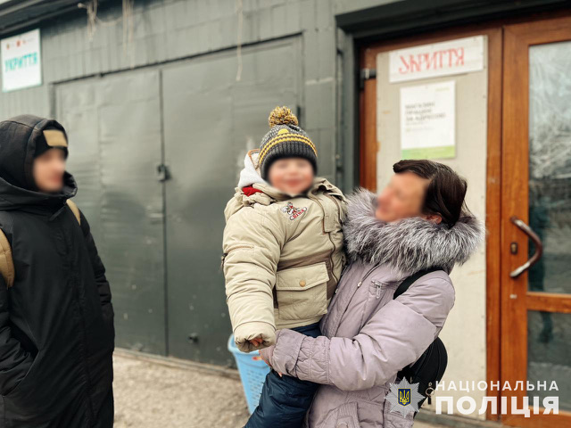 В Запорожье женщина с двумя детьми жила в бомбоубежище более 2 месяцев