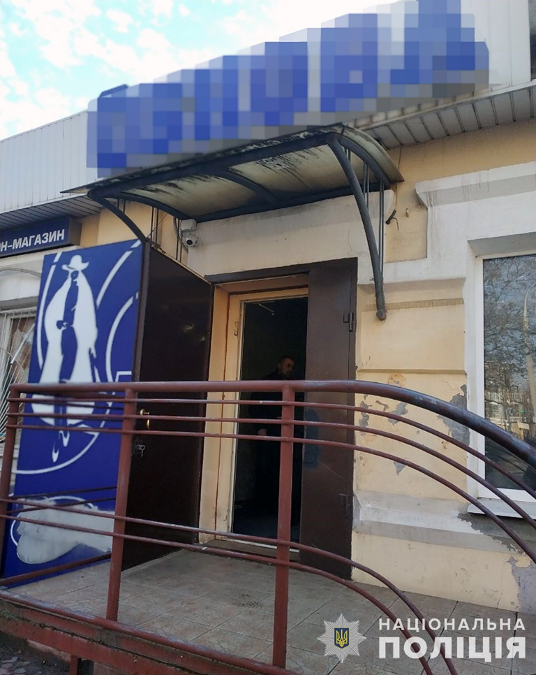 В Запорожье нелегальное азартное заведение скрывалось под видом магазина одежды 