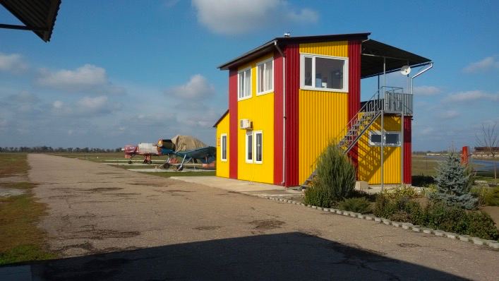 Взлетно-посадочная площадка расположена в Приазовском районе.