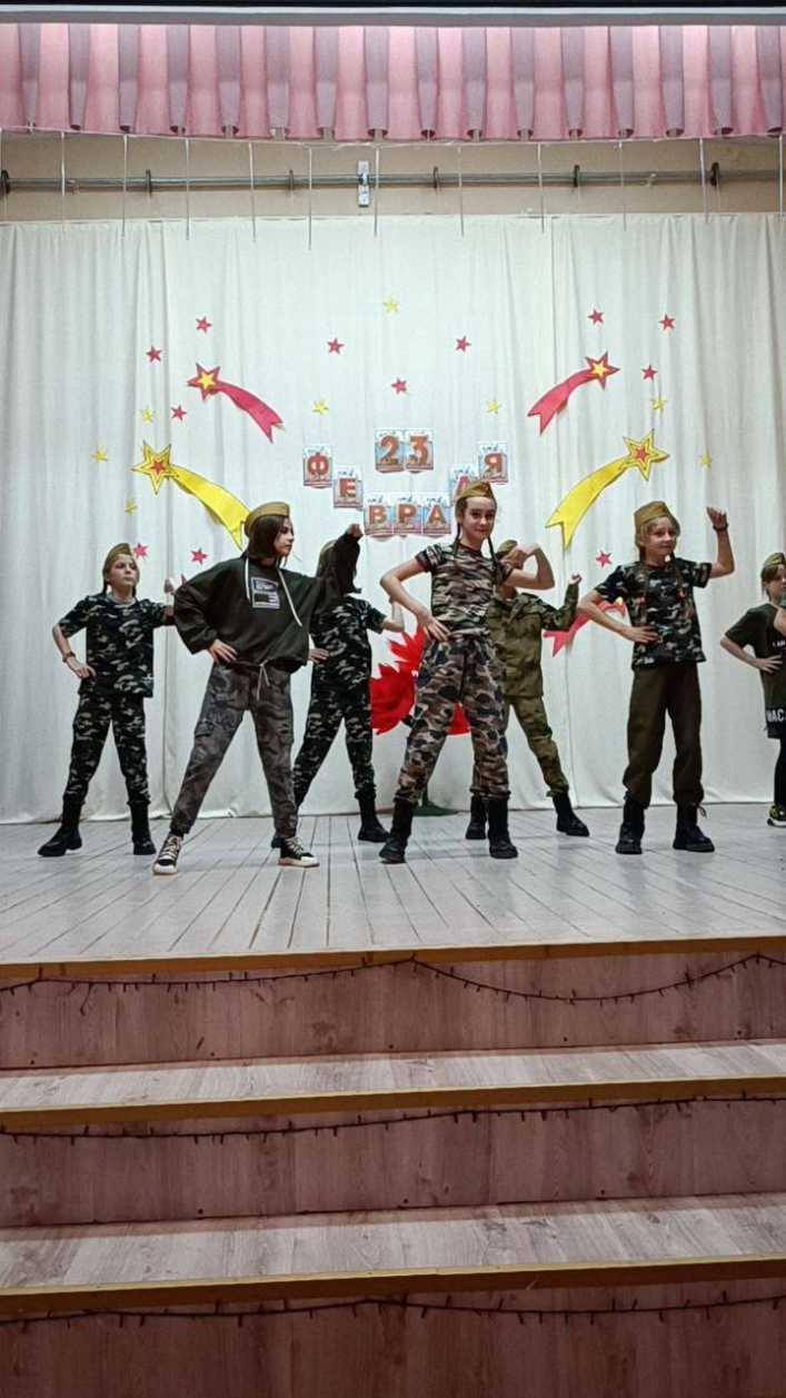 Жуткие танцы, циничные песни и речи - рашисты в Мелитополе устроили круговорот маразма (фото)