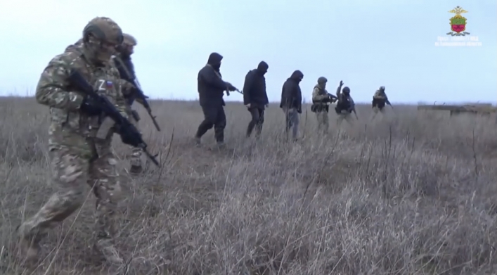 Тайны следствия по-мелитопольски: рашистские полицаи сняли очередной сюжет в чистом поле (фото)
