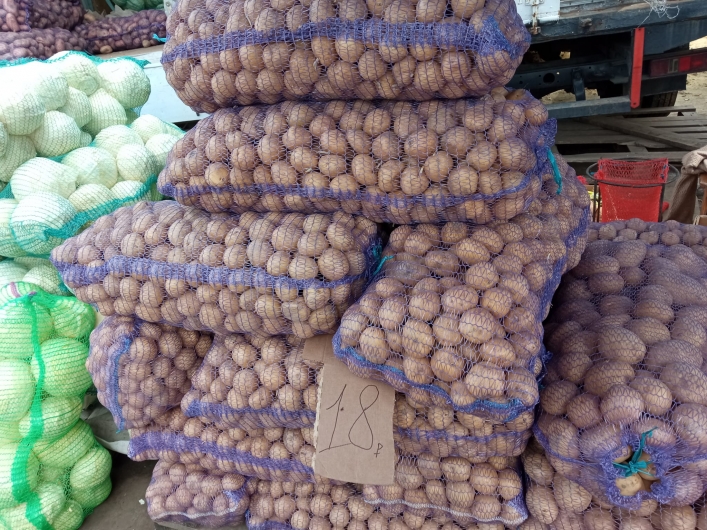 В сети показали цены на фрукты и овощи в Мелитополе (фото)