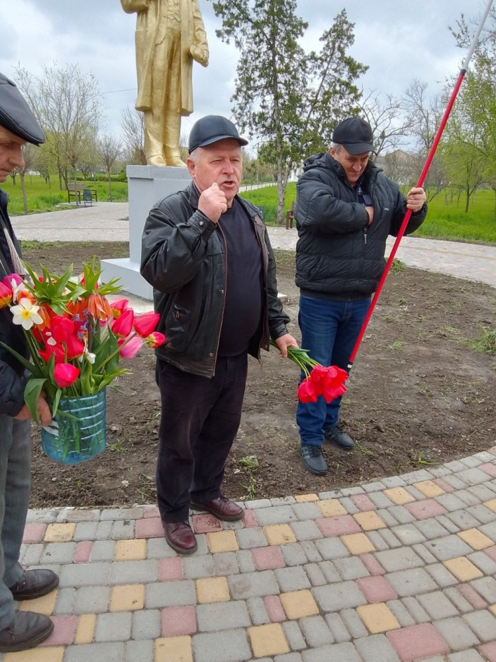 Восставший из пепла – в Мелитополе любителю коммунистов Тарасу Генову дали новую должность  3