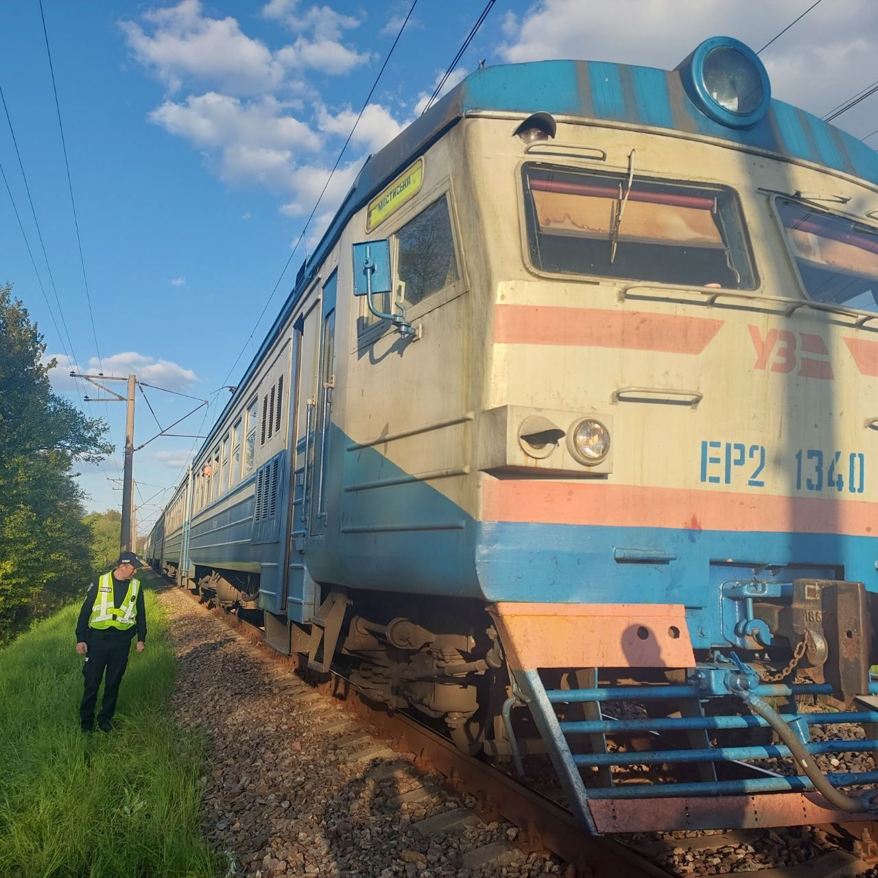Во Львове 45-летний житель Мелитополя попал по поезд - его госпитализировали (фото)