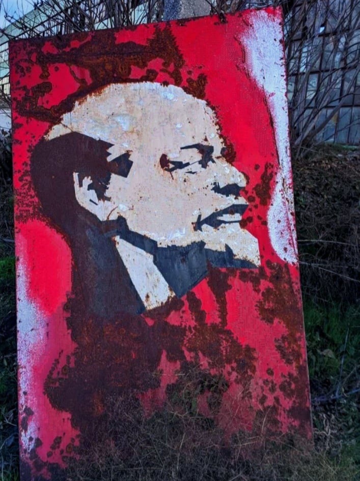 Курьёзы: а в Мелитополе появился бесхозный Ленин (фото)