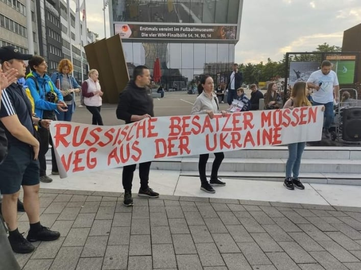 Жители Мелитополя присоединились к акции в поддержку Украины в немецком Дортмунде (фото, видео)