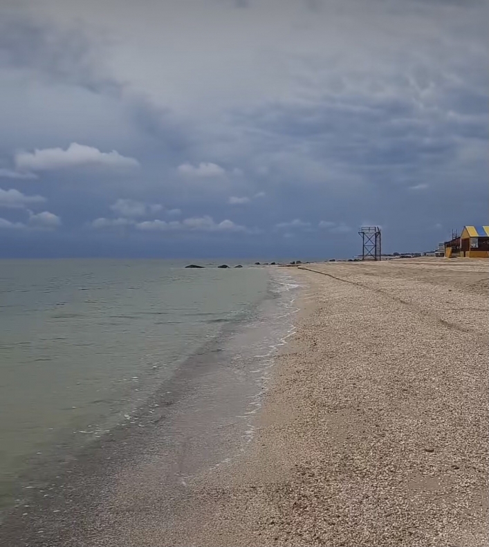 Пустые пляжи и кукуруза по 100 рублей: как выглядит оккупированная Кирилловка в разгар сезона (фото, видео)