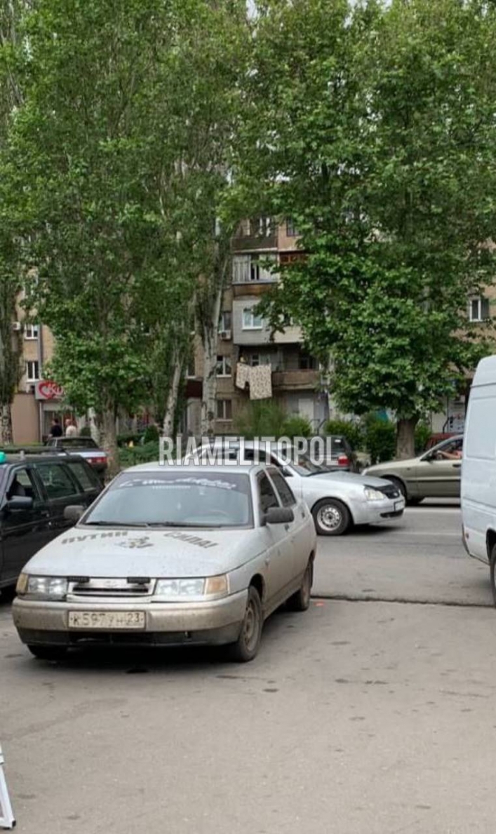 Через Мелитополь идет переброска техники, а по городу ездит авто с надписью «Путин сила» 1