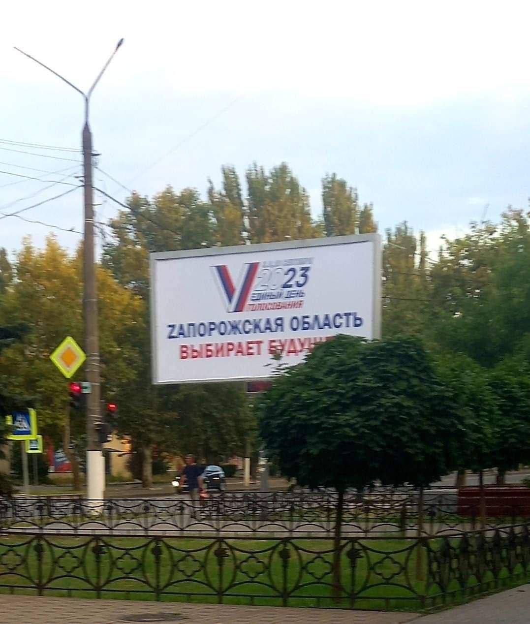 Было плохо, стало еще хуже: в Мелитополе рашисты переклеивают билборды 1