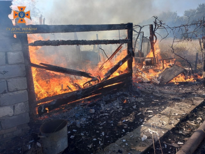 В течение суток в результате вражеских обстрелов возникло 11 пожаров в населенных пунктах Пологовского и Васильевского районов.