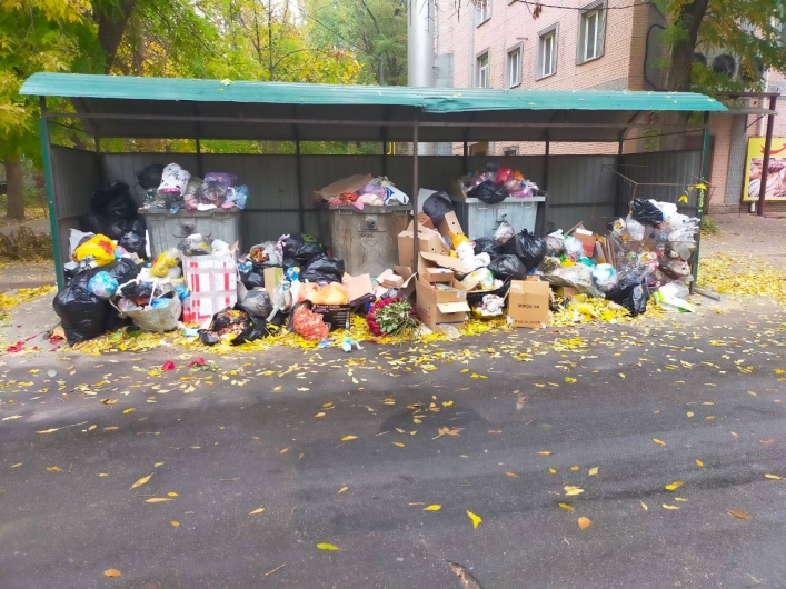 У Мелітополі сусіди пишуть доноси в комендатуру на тих, хто самостійно утилізує сміття 
