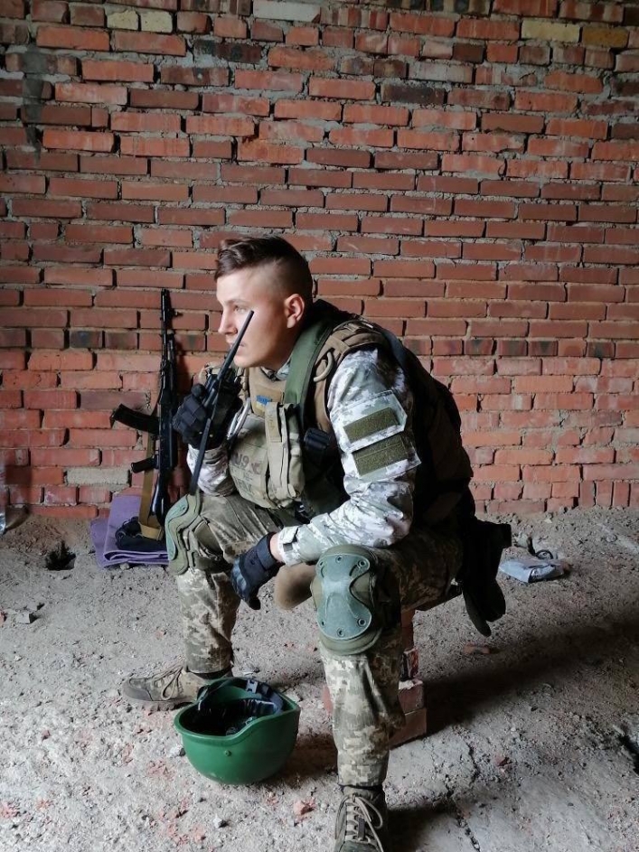 Ростислав пройшов навчання та ніс службу в 53 бригаді імені Володимира Мономаха. 