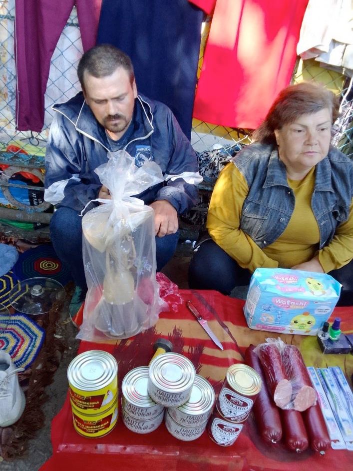 Пришлют двадцать четыре, дойдет - пять: жители Мелитополя массово жалуются на кражу гуманитарки (фото)