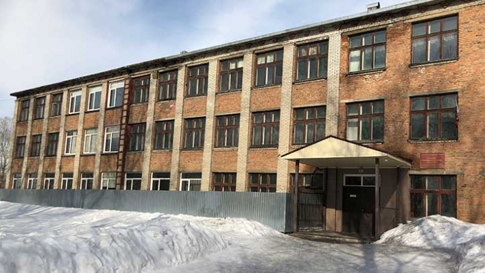 Бийск. Средняя школа в поселке Нагорный (включена в черту города)
