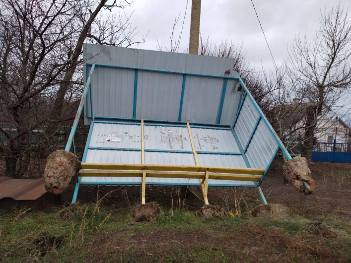 В оккупированном Мелитополе устраняют последствия непогоды: десятки сел без света, воды и мобильной связи (фото)