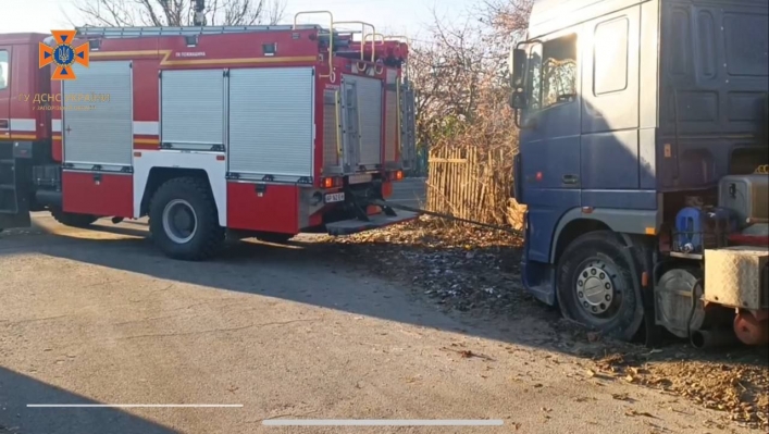 акож, у Запорізькому та Пологівському районах області рятувальники надали допомогу трьом водіям
