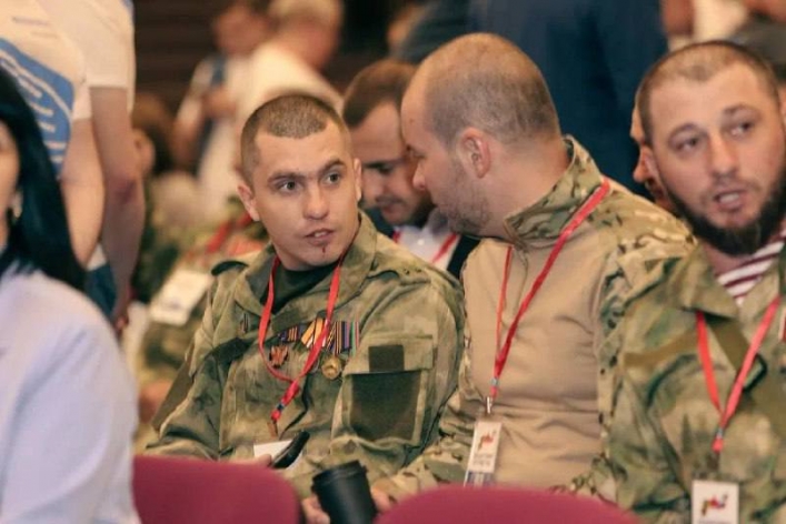 Например, в июле-2023 заместитель Данильченко засветился в Москве, на форуме фонда «Защитники Отечества».