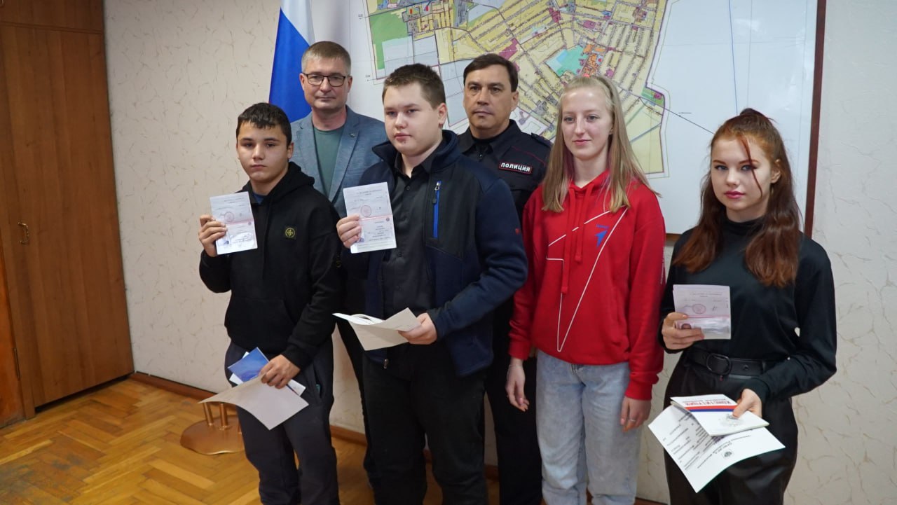 На Мелітопольщині окупанти почали примусово паспортизувати підлітків 