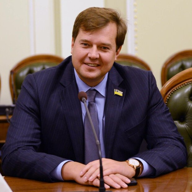 В 2012 году попадает в украинский парламент VII созыва как мажоритарщик