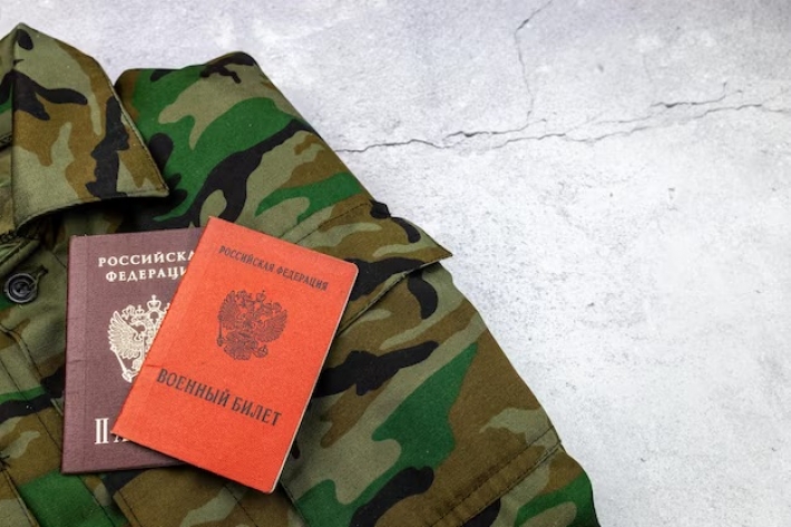 Диктатор путин решил заманивать мелитопольцев в армию рф российским гражданством (фото)