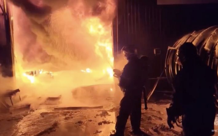 В Петербурге вспыхнул масштабный пожар