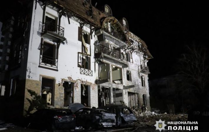 Удар по гостинице в Харькове: полиция показала фото и видео с места происшествия