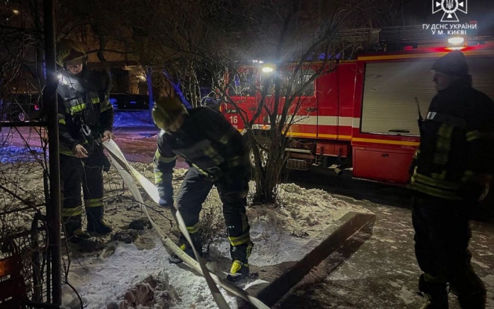 В Киеве произошел пожар в мусоросборнике: погибли люди (фото)