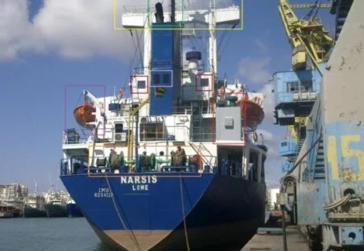 Стало известно, на каком судне оккупанты вывезли из Феодосии украденные в Мелитополе семена подсолнечника (фото)