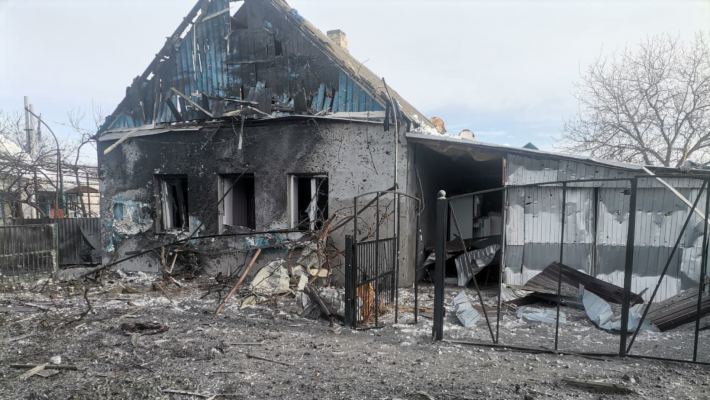 Разбитые дома и обгоревшие стены - рашисты почти 150 раз обстреляли Запорожскую область (фото)
