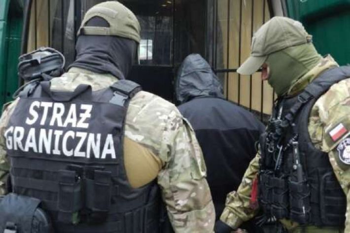 В Польше во время масштабных обысков задержали украинцев: что случилось (фото)