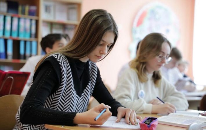 У школах Білорусі ввели новий предмет, де навчатимуть допиту полонених