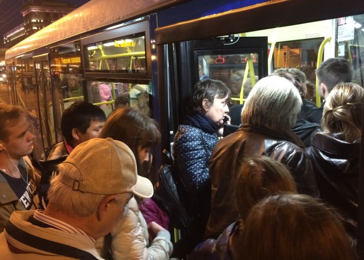 В Мелитополь оккупанты привезли автобусы и собираются упразднить маршрутки