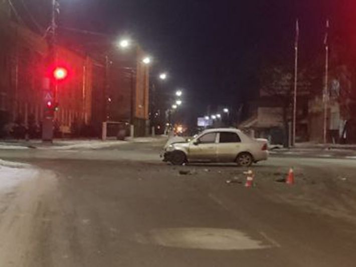 В центре Мелитополя не поделили дорогу две иномарки - есть пострадавшие (фото)