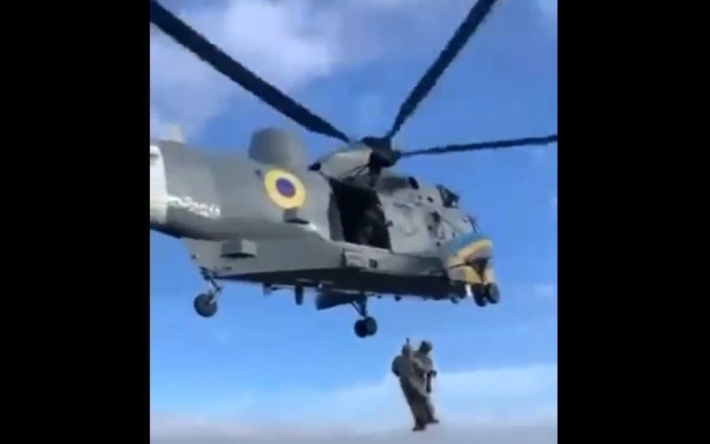 Германия передаст Украине "оружие победы" — вертолет-амфибию